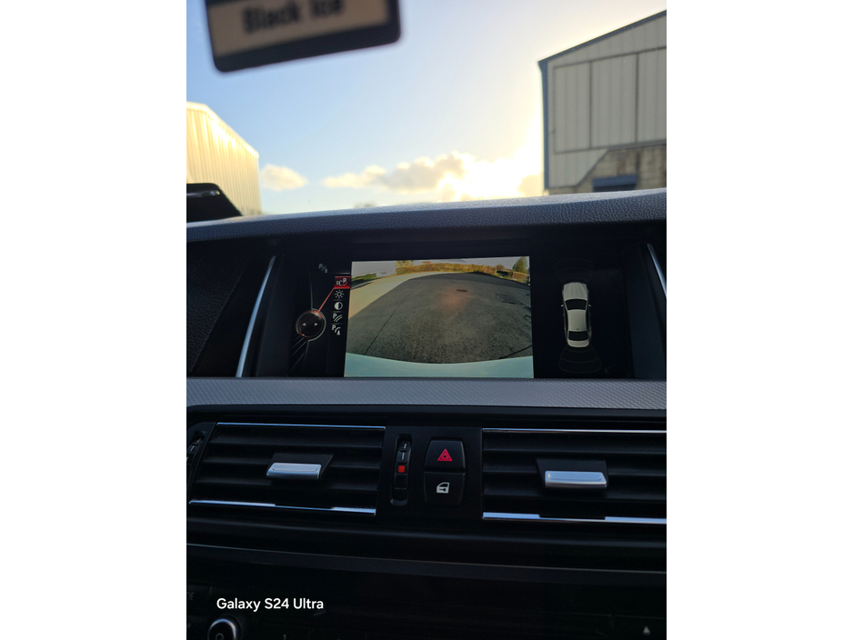 2015 BMW 5 Series - image 9