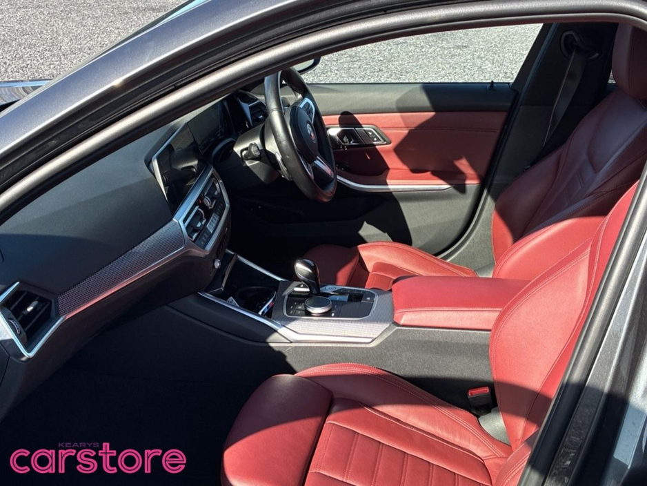 2021 BMW 3 Series - image 9