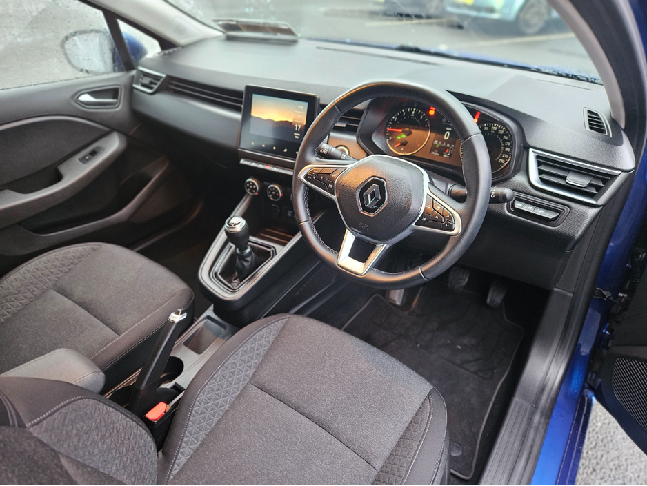 2022 Renault Clio ICONIC 1.0 90 5DR €16,950