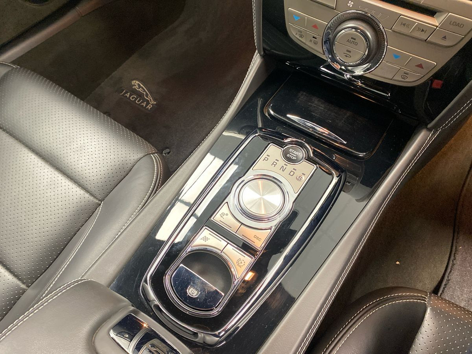 2010 Jaguar XKR - image 13