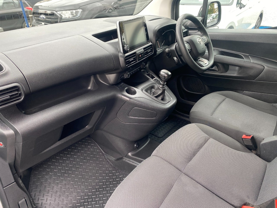 2023 Toyota Proace - image 15