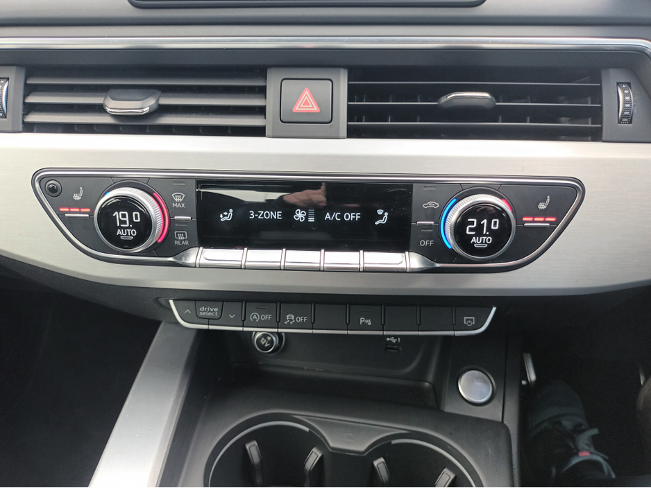 2019 Audi A4 - image 12