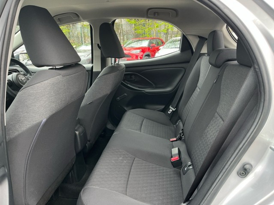 2021 Toyota Yaris - image 7