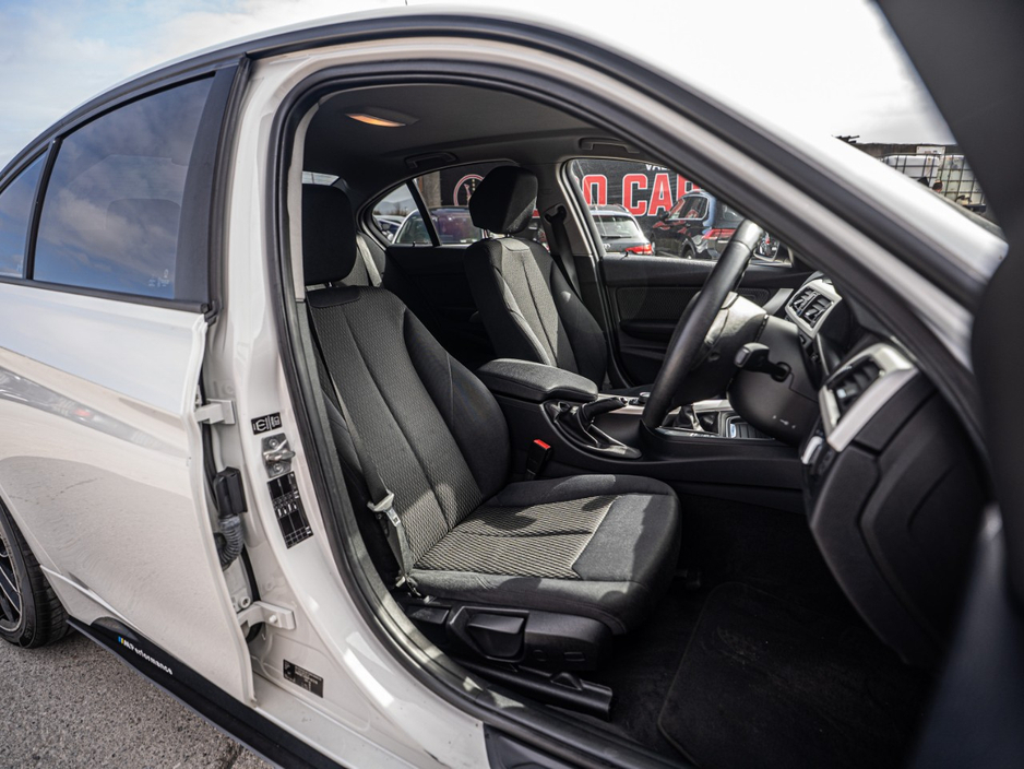 2014 BMW 3 Series - image 18