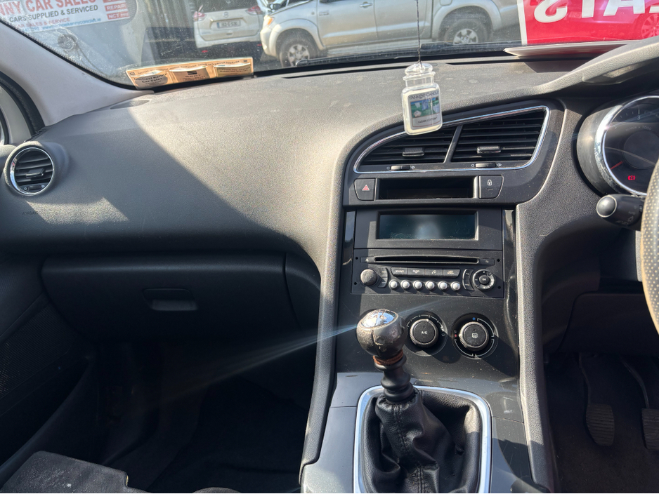 2015 Peugeot 5008 - image 7