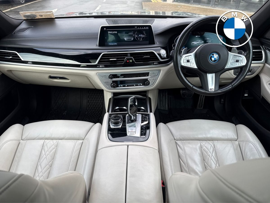 2022 BMW 7 Series - image 4