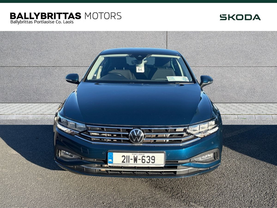 2021 Volkswagen Passat - image 3