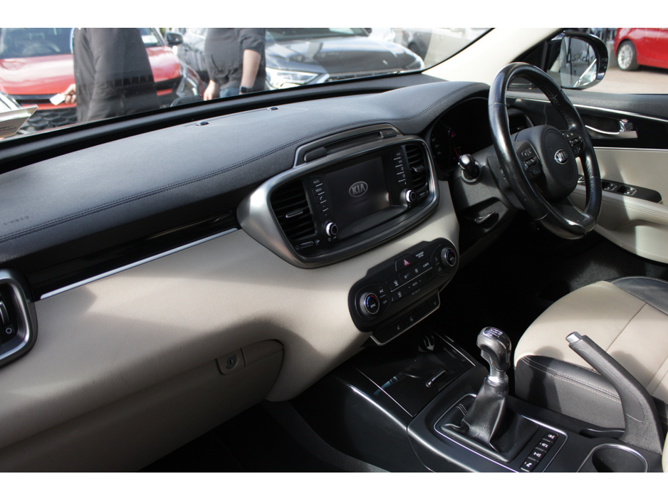 2016 Kia Sorento - image 23