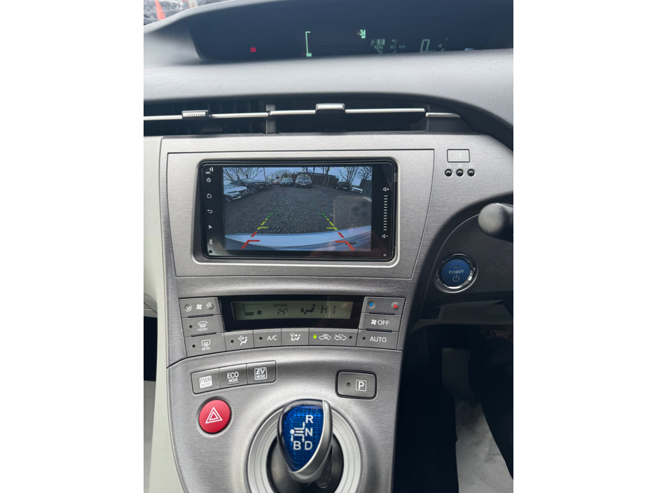 2013 Toyota Prius - image 12