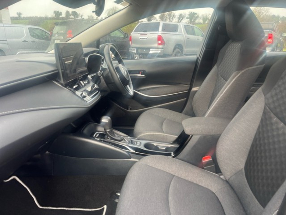 2023 Toyota Corolla - image 6