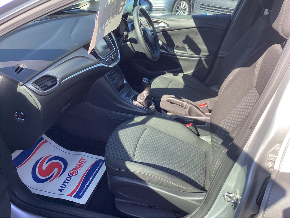 2017 Opel Astra - image 13