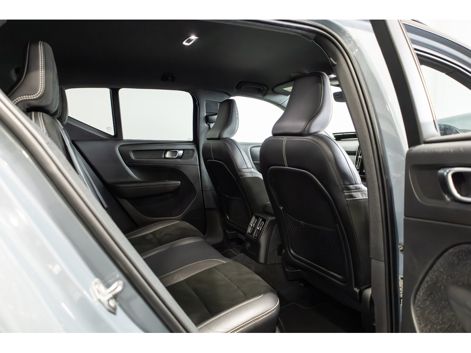 2020 Volvo XC40 - image 12