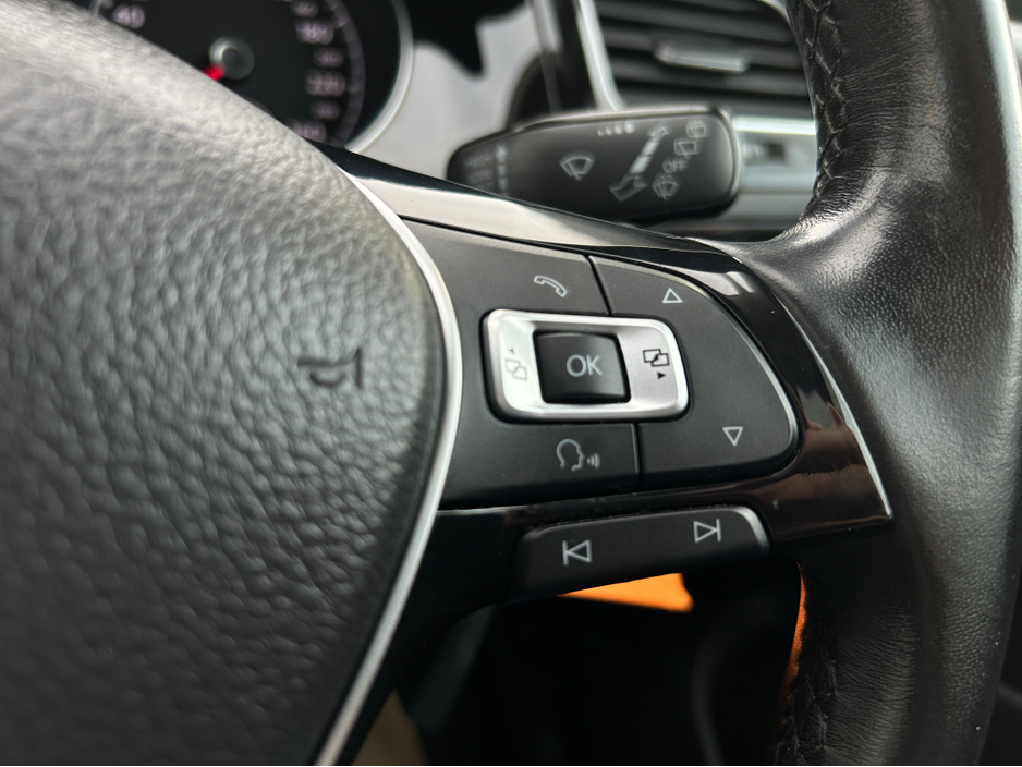 2015 Volkswagen Golf - image 13