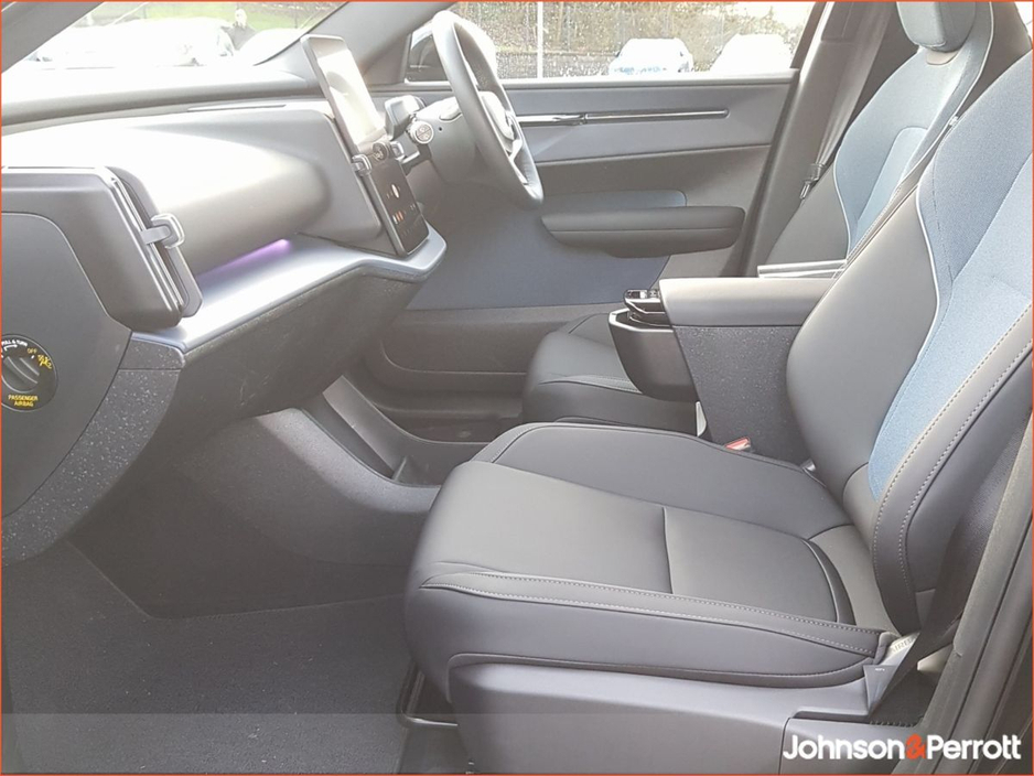 2025 Volvo EX30 69 kWh 272bhp Extended Range PLus €40,900