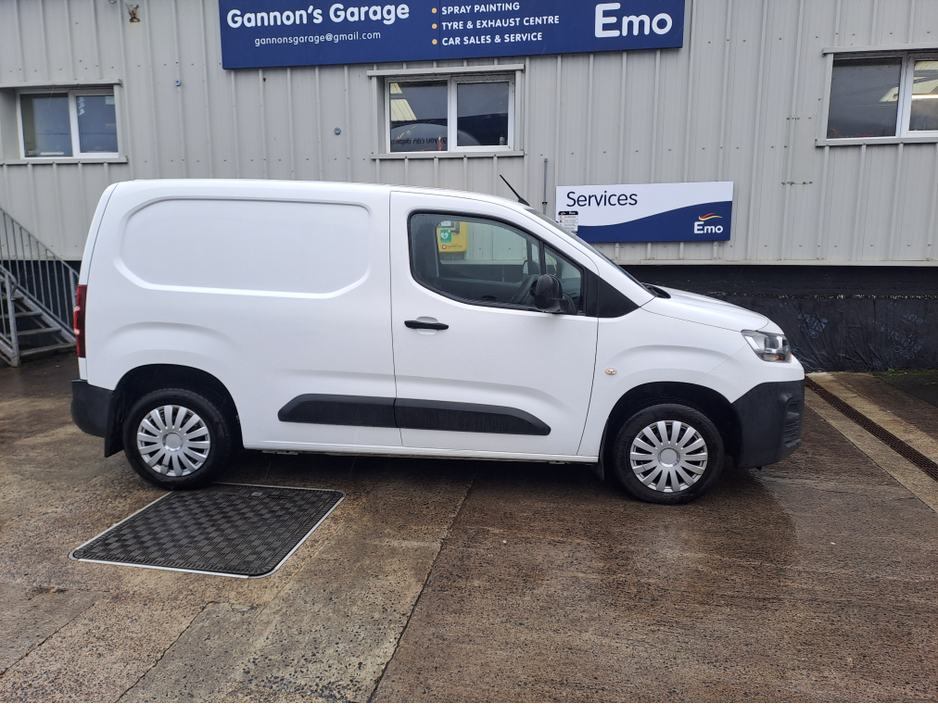 2022 Citroen Berlingo - image 2