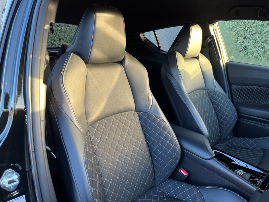 2023 Toyota C-HR SOL HYBRID AUTOMATIC 1.8 PETROL //LOW MILES//HIGH SPEC//HALF LEATHER HEATED SEATS//360 PARKING CAMERAS//KEYLESS ENTRY// €29,950