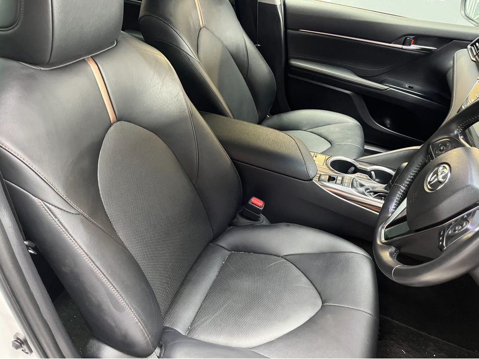 2018 Toyota Camry - image 10