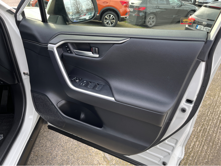 2021 Toyota Rav4 - image 14