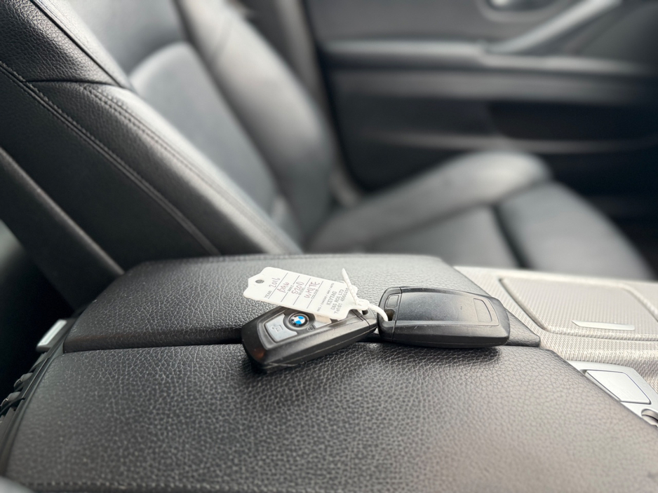 2016 BMW 5 Series - image 16