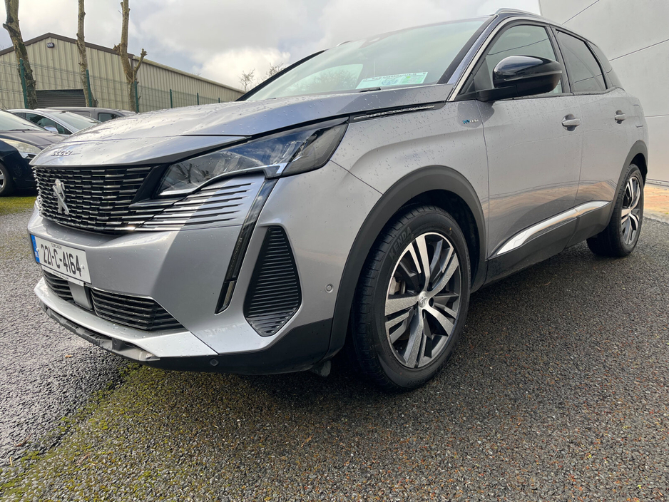 2022 Peugeot 3008 - image 2