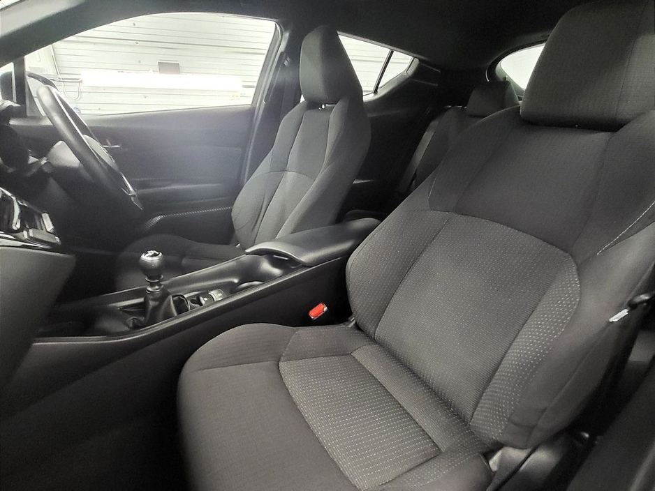 2016 Toyota C-HR - image 7