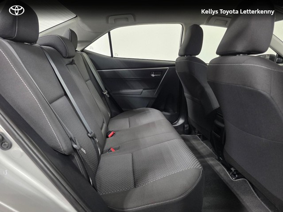 2015 Toyota Corolla - image 11