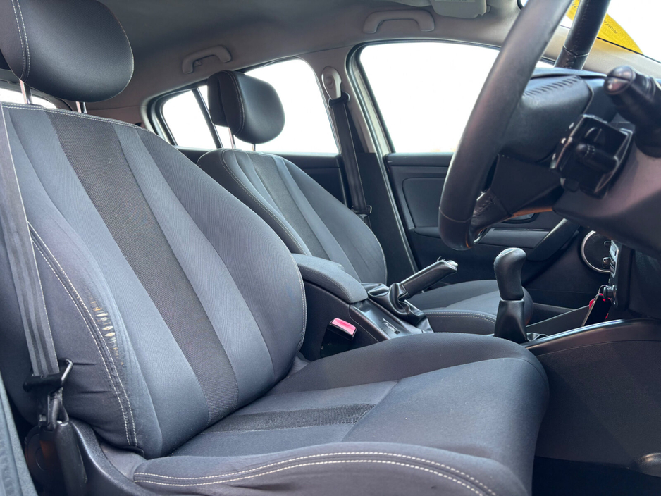 2010 Renault Megane - image 4