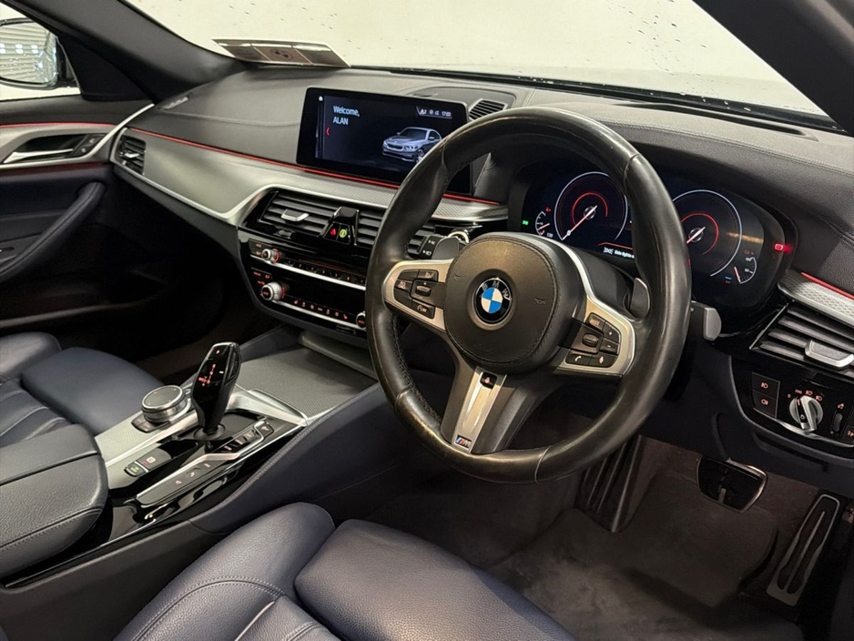 2019 BMW 5 Series - image 6