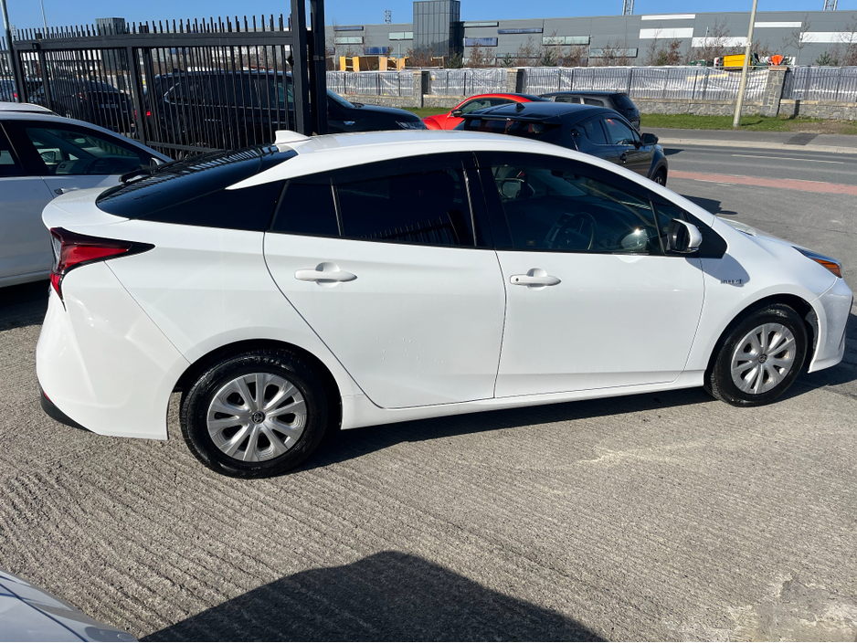 2020 Toyota Prius - image 8