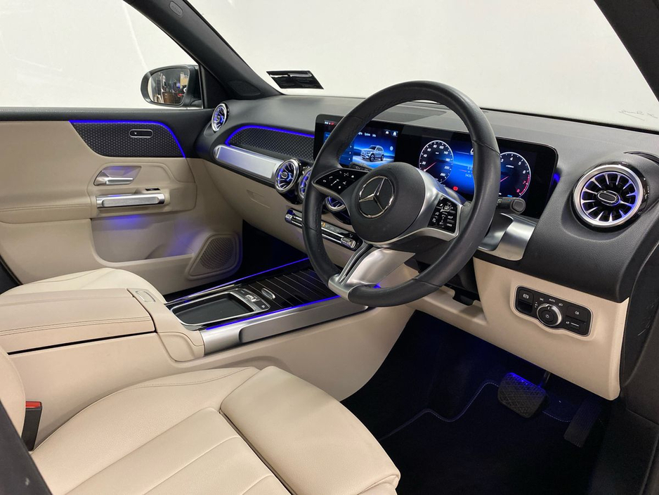 2025 Mercedes-Benz GLB - image 8