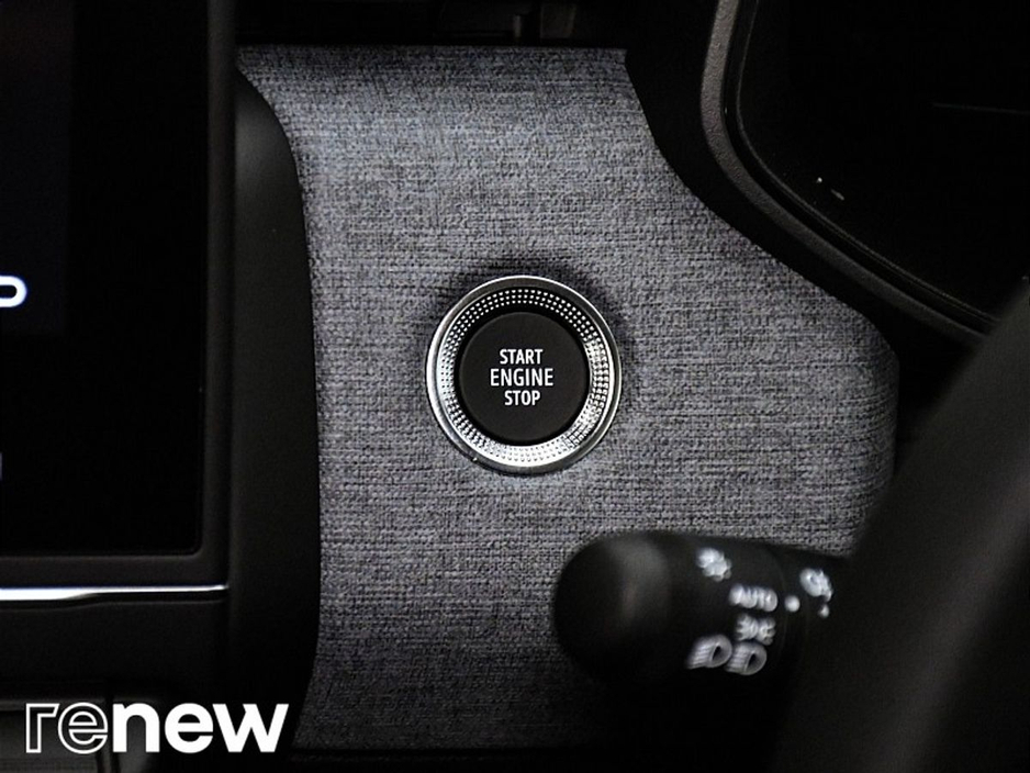 2025 Renault Clio - image 13