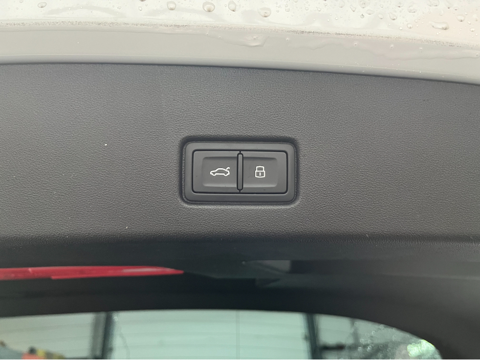 2023 Audi Q4 e-tron €35950! 2023 AUDI Q4 E-TRON 40 S-LINE ELECTRIC AUTOMATIC / CRUISE CONTROL / 360° PARKING CAMERA / HEATED SEATS / PADDLE SHIFTERS / APPLE CARPLAY / AMBIENT LIGHTSSHIFTERS €35,950