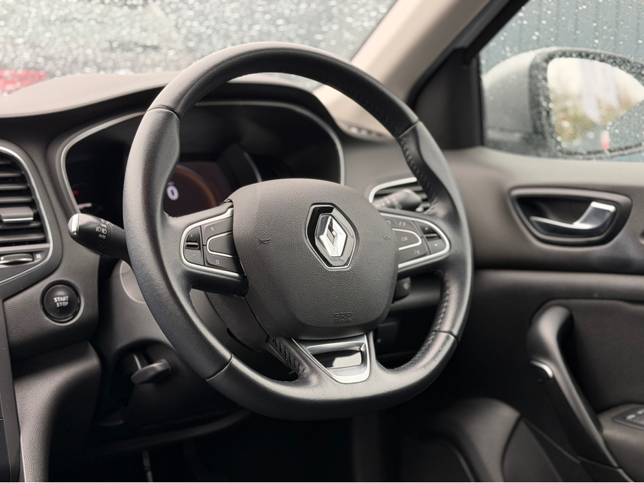 2018 Renault Megane - image 12