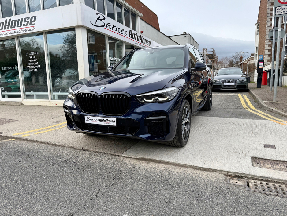 2022 BMW X5 - image 2