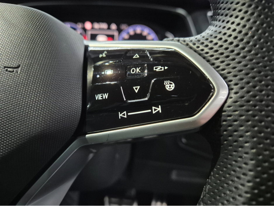 2021 Volkswagen Tiguan - image 10