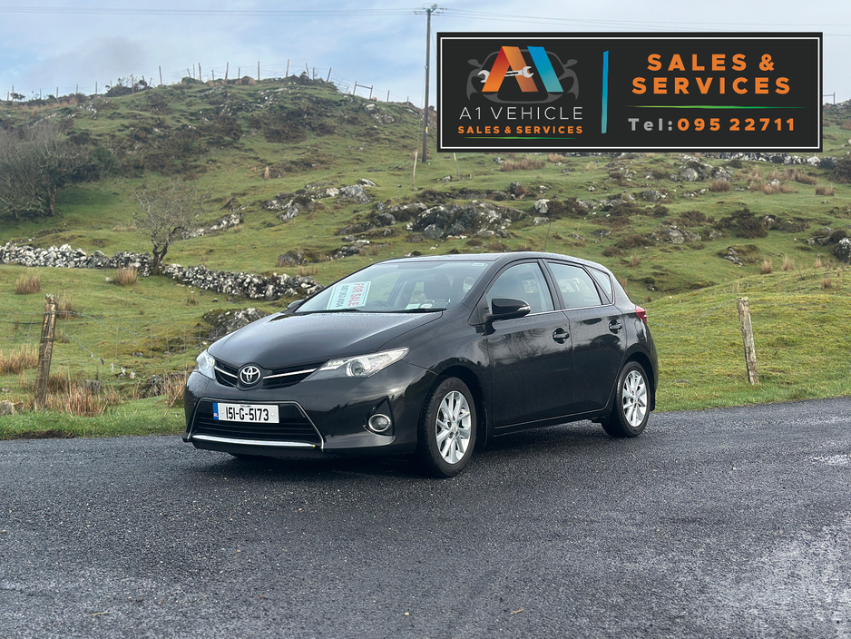 2015 Toyota Auris - image 10