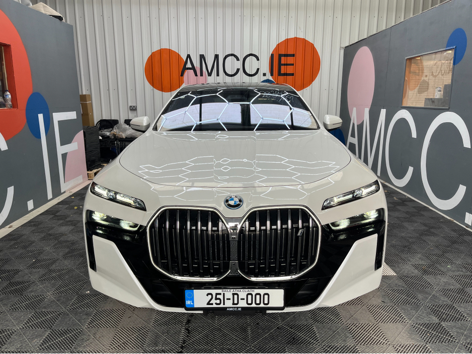 2025 BMW i7 - image 6