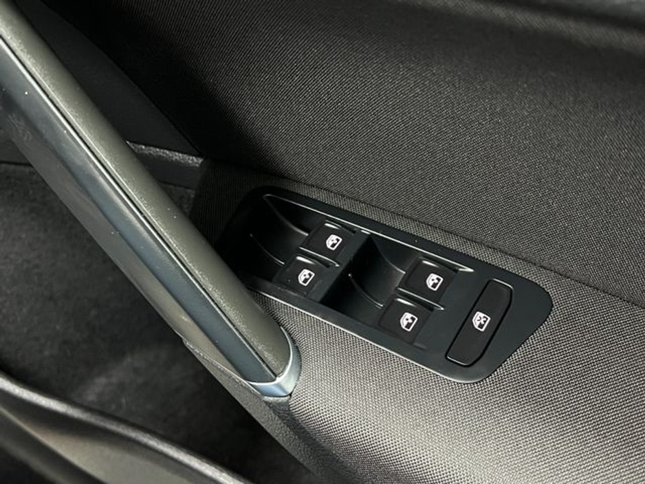 2019 Volkswagen Golf - image 31