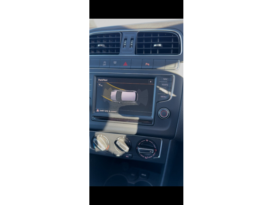 2014 Volkswagen Polo - image 11