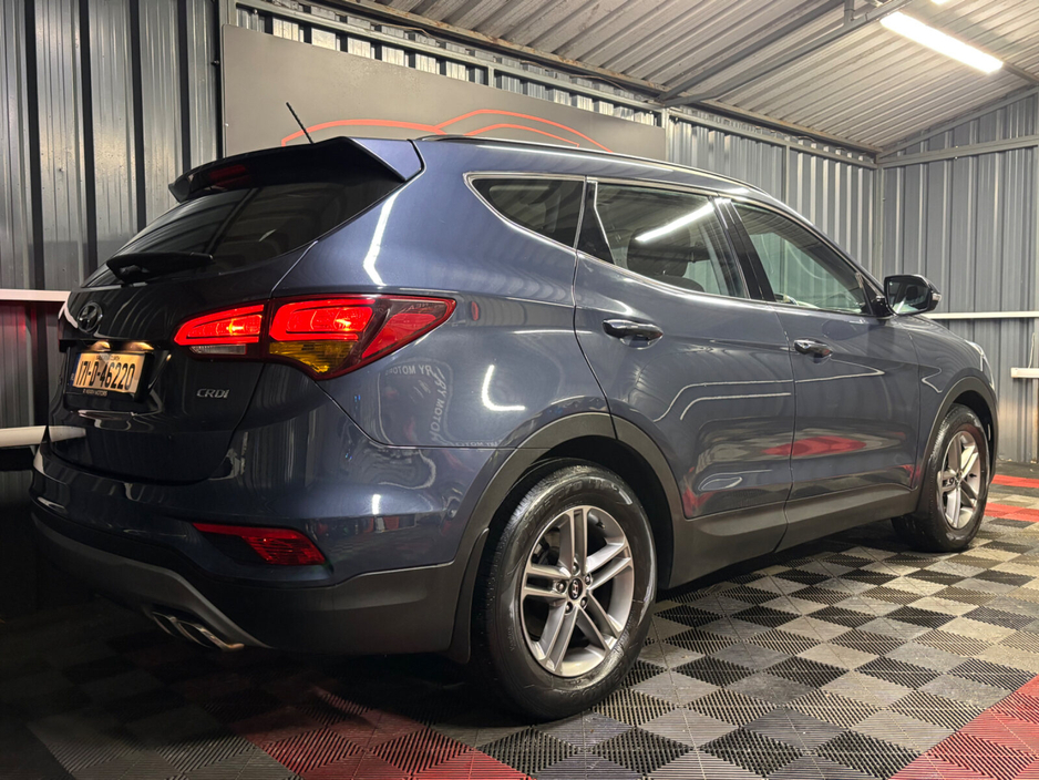 2017 Hyundai Santa Fe - image 3