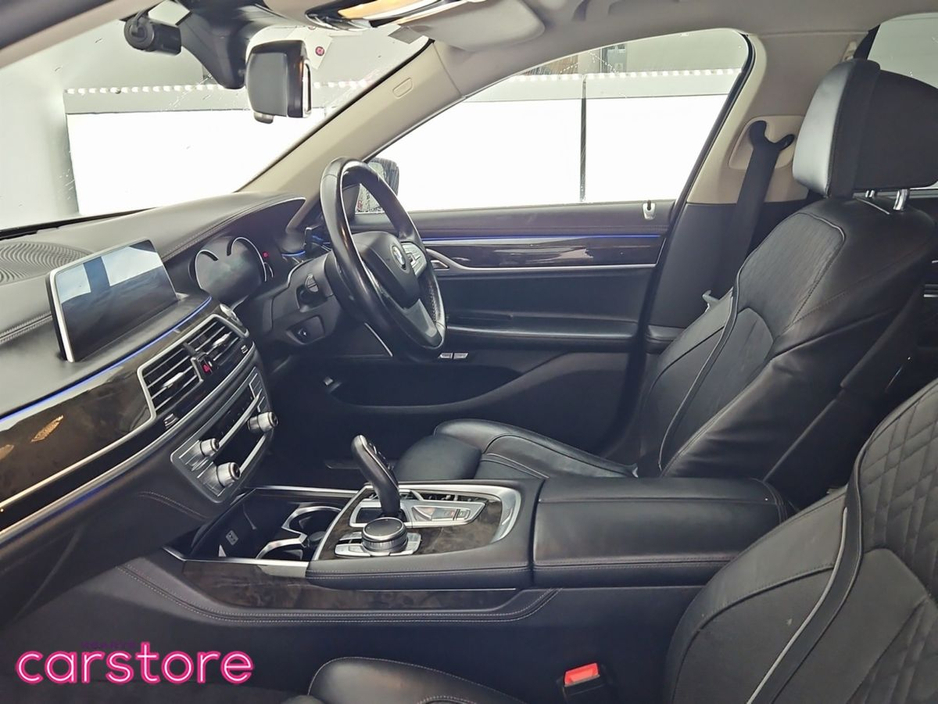 2016 BMW 7 Series - image 12