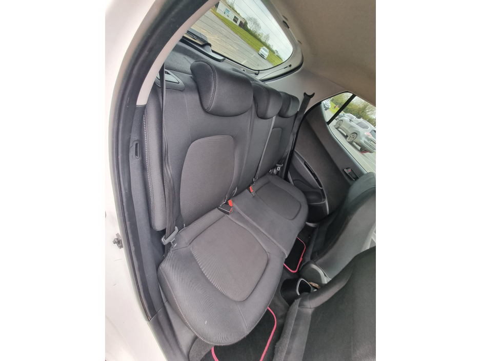 2017 Hyundai i10 - image 16