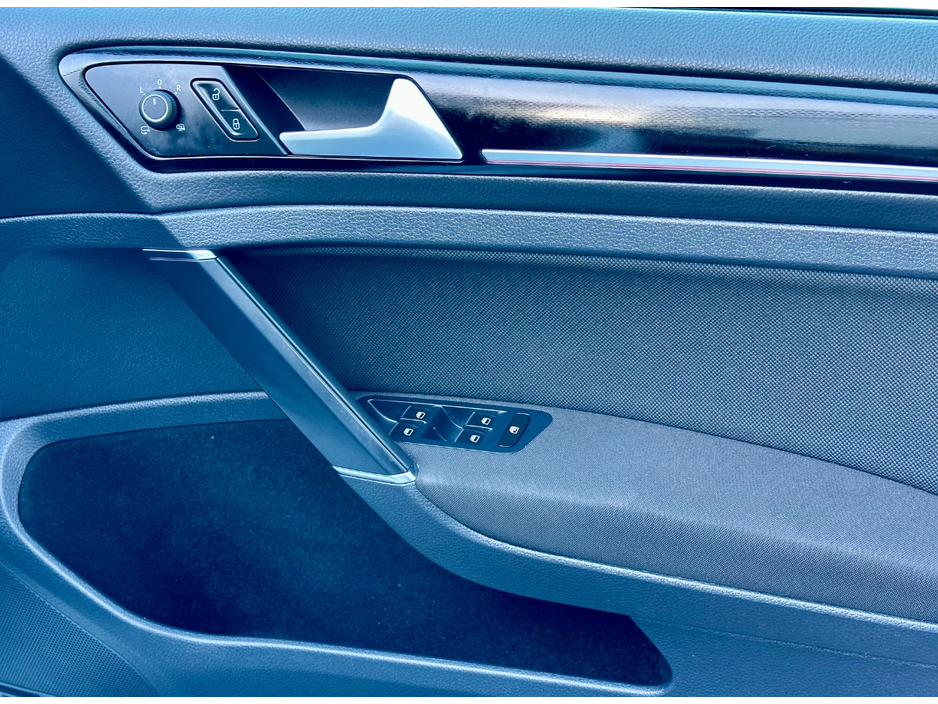 2014 Volkswagen Golf - image 14