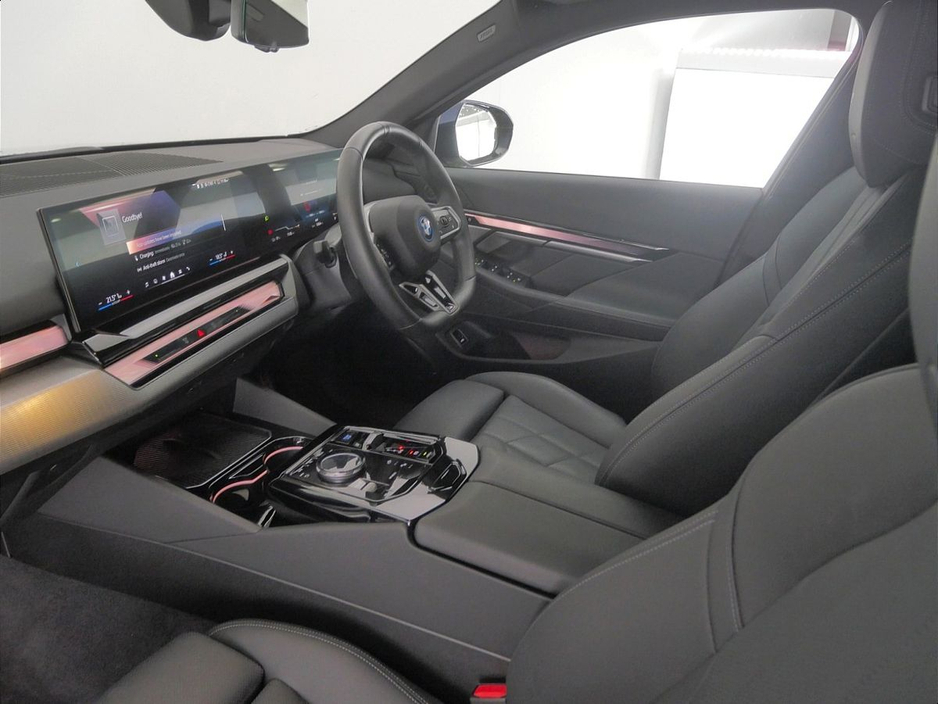 2024 BMW i5 - image 7