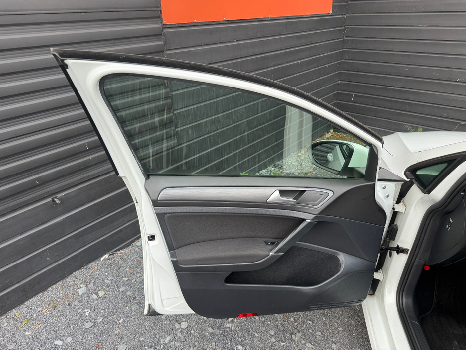 2018 Volkswagen Golf - image 17