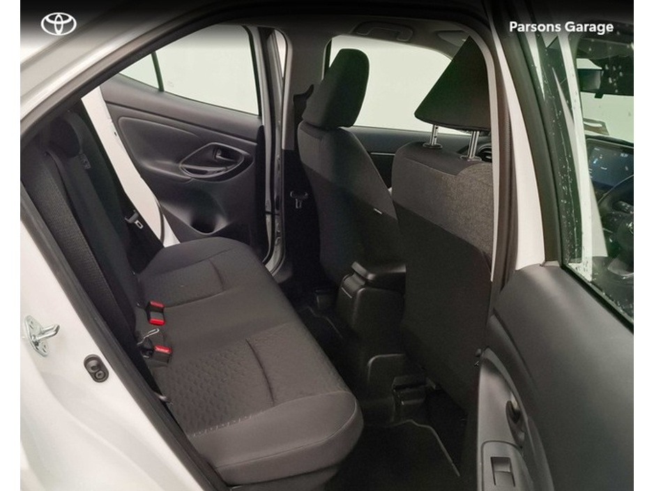 2024 Toyota Yaris Cross - image 11