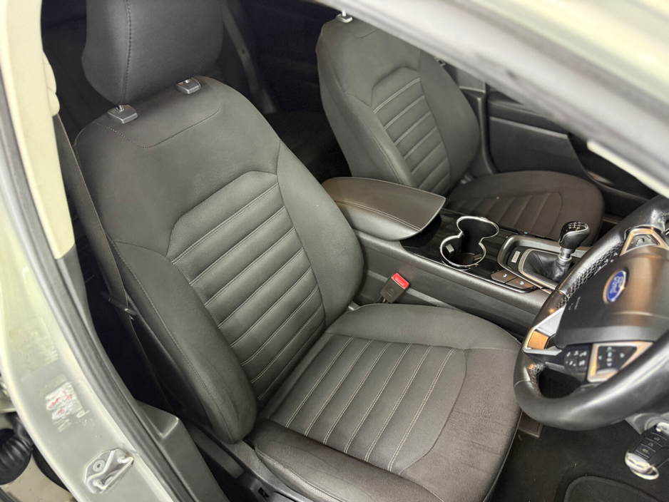 2015 Ford Mondeo - image 21