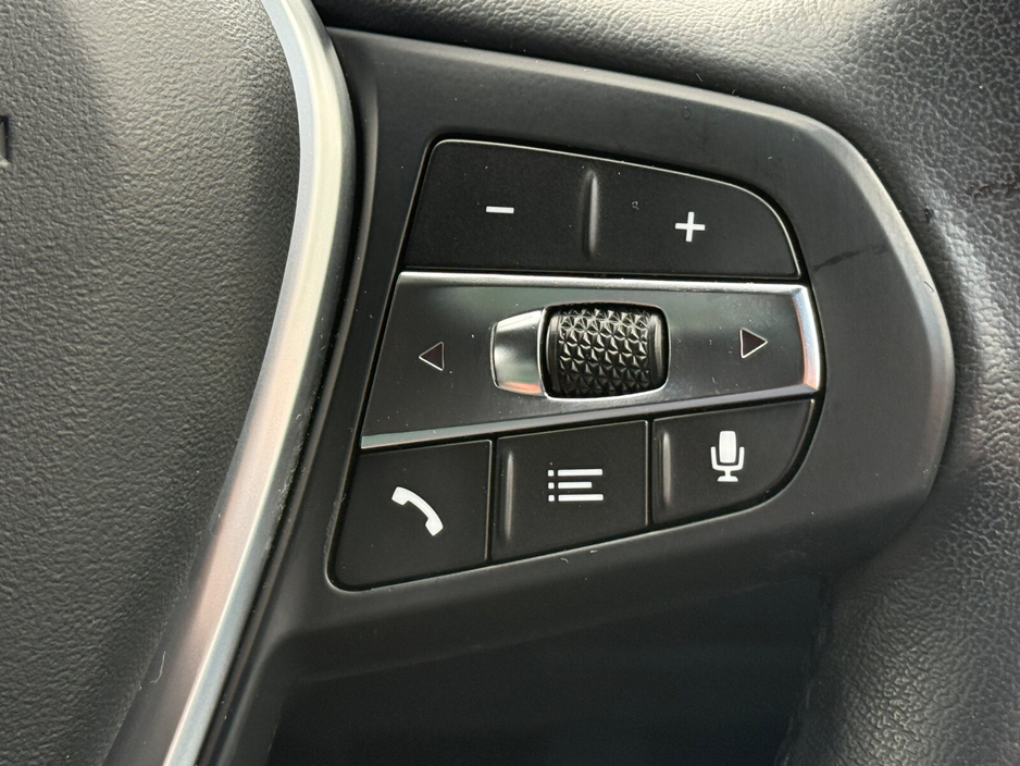 2021 BMW 1 Series - image 23