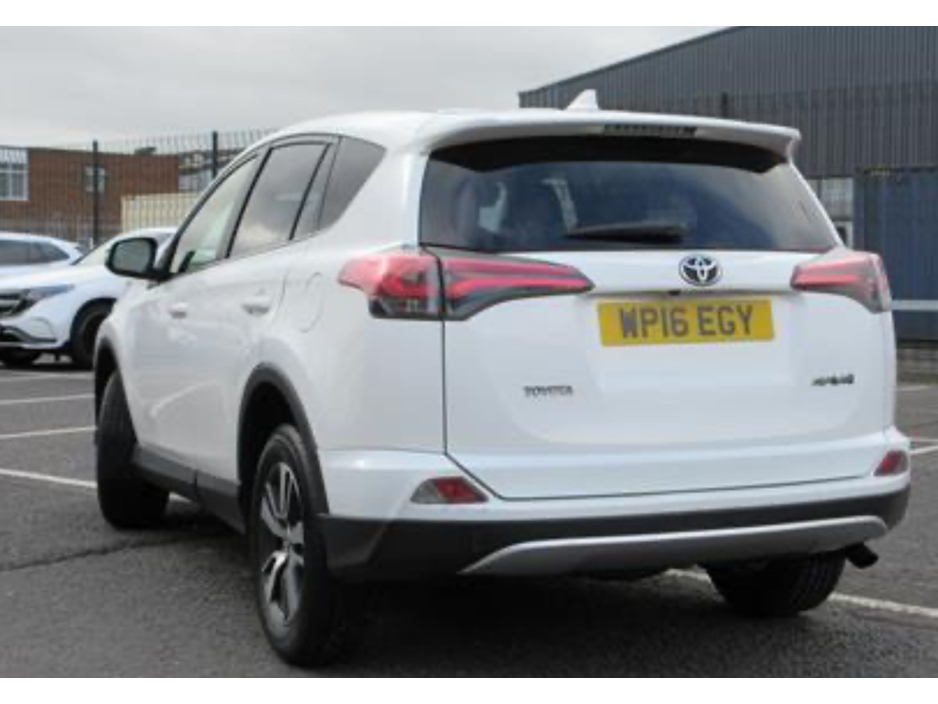 2016 Toyota Rav4 - image 3