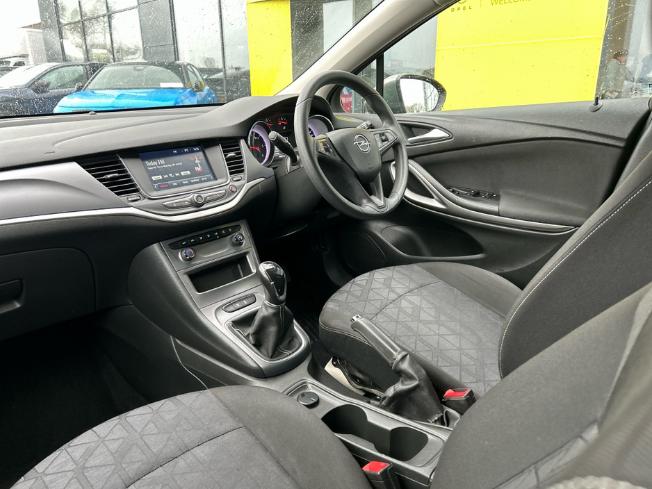 2019 Opel Astra - image 2